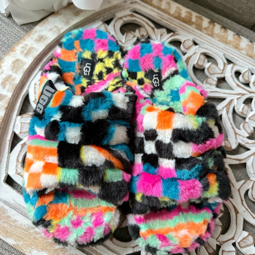 UGG Fuzzy Slippers Shoes Slides Women’s 8 - Picture 9 of 9